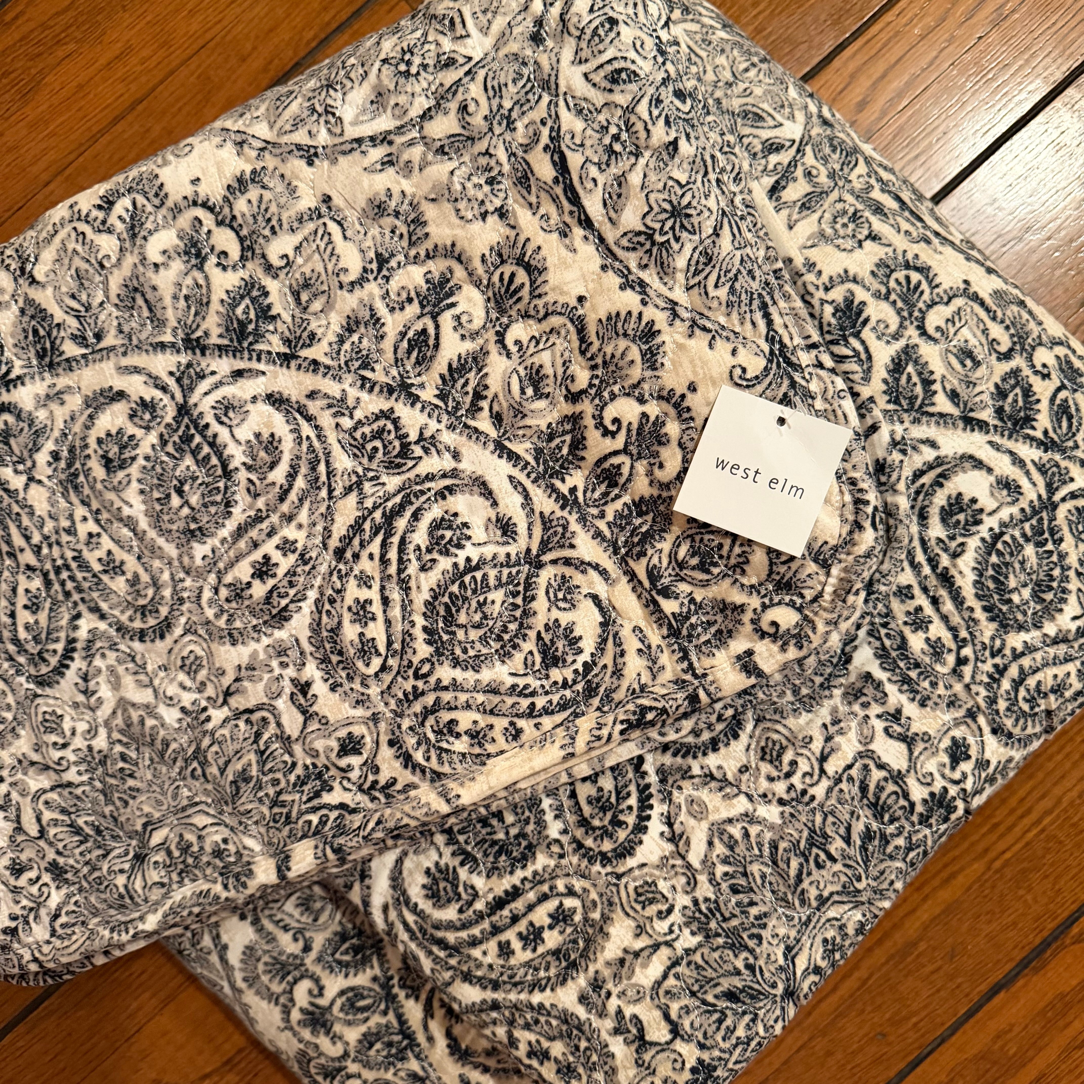 NEW West Elm Black & White Full / Queen Paisley Bedspread Quilt & Sham Case Set