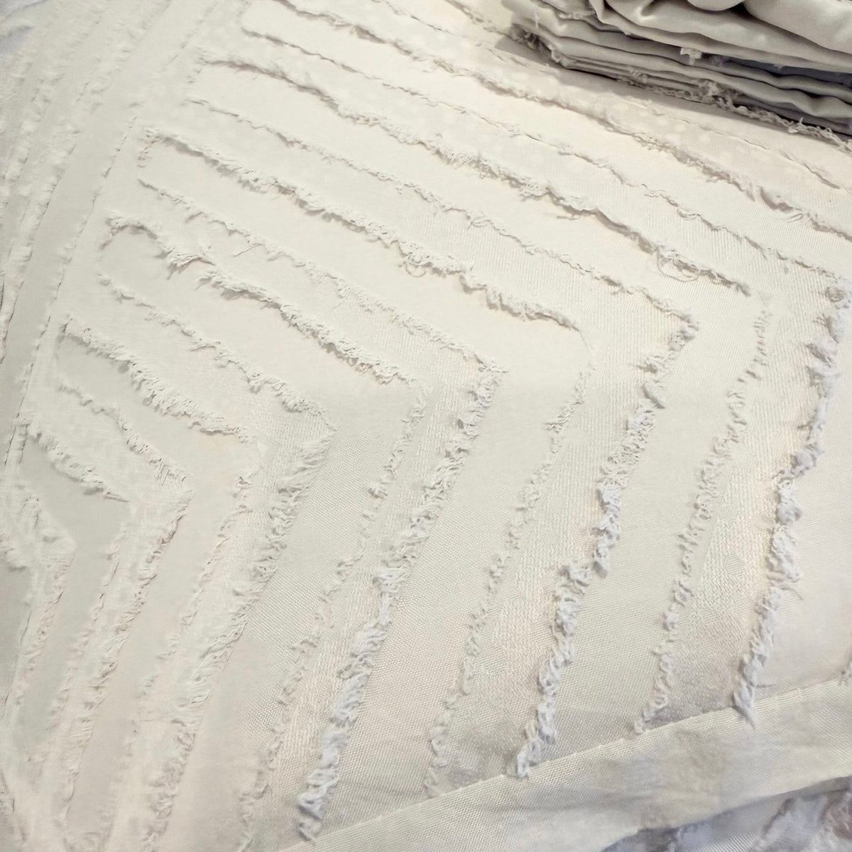 NEW Anthropologie Beige Diamond Tufted Queen / King Comforter Bedding & Sham Set
